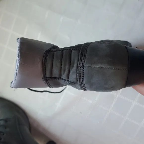 Timberland High Heel Ancle Suede Gray Boots. Size 9M.