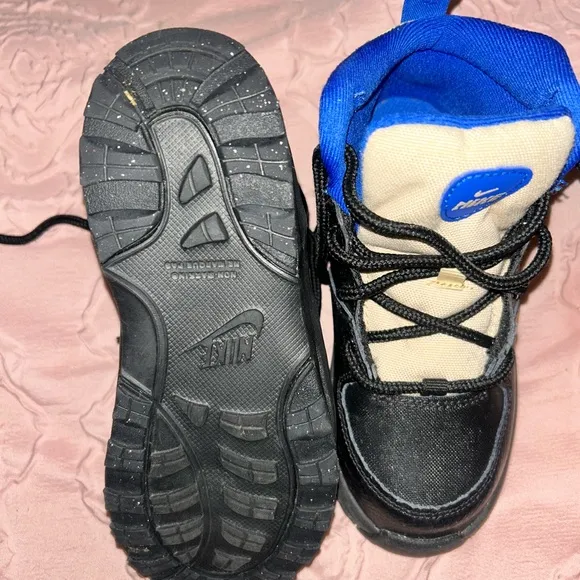 Toddler Nike boots