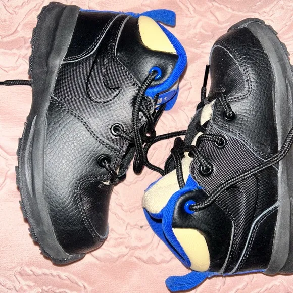 Toddler Nike boots