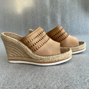 TOMS WOMEN'S MONICA MULE TAN WEDGE ESPADRILLE SANDAL SIZE 9