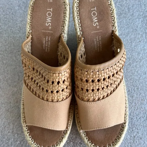 TOMS WOMEN'S MONICA MULE TAN WEDGE ESPADRILLE SANDAL SIZE 9