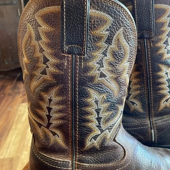 Tony Lama Men's Brown Cowboy Boots. Good Condition. Size 10 1/2 D.