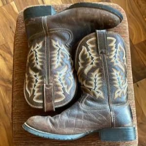 Tony Lama Men's Brown Cowboy Boots. Good Condition. Size 10 1/2 D.