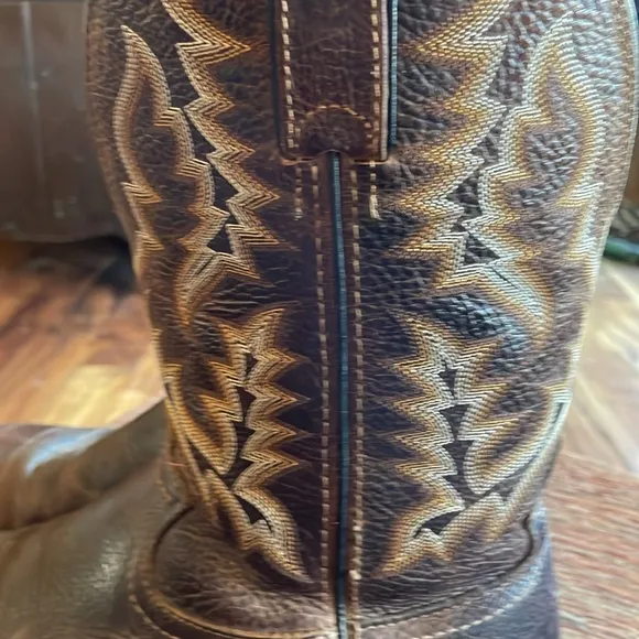 Tony Lama Men's Brown Cowboy Boots. Good Condition. Size 10 1/2 D.