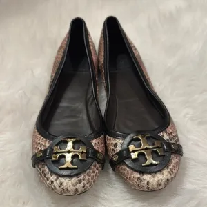 Tory Burch Black/Tan Reva Ballet Flats with Signature Logo size 9 1/2 pre-owned.