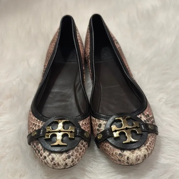 Tory Burch Black/Tan Reva Ballet Flats with Signature Logo size 9 1/2 pre-owned.