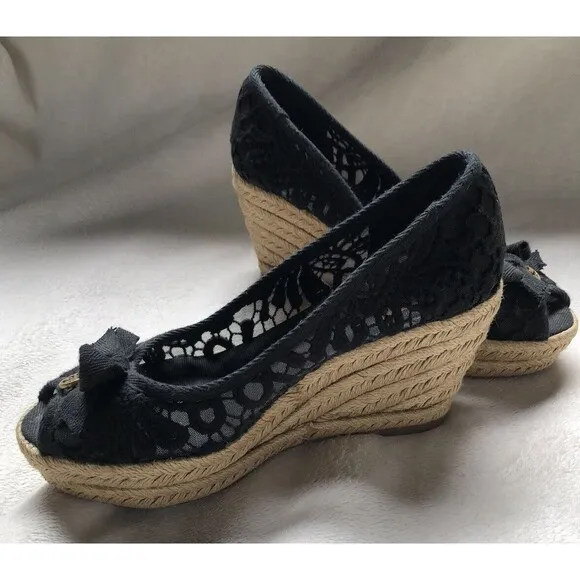 Tory Burch Jackie Lace Espadrille Wedge Lace Black Detail Logo Charm Shoes Sz 7