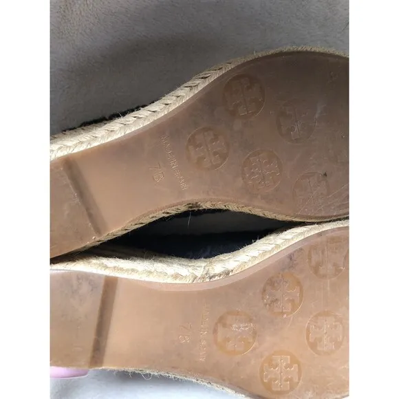 Tory Burch Jackie Lace Espadrille Wedge Lace Black Detail Logo Charm Shoes Sz 7