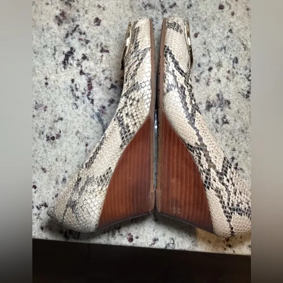 Tory Burch Julianne Snake Wedge Peep Toe Shoes Size 9