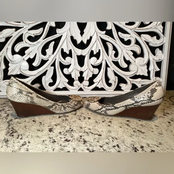 Tory Burch Julianne Snake Wedge Peep Toe Shoes Size 9