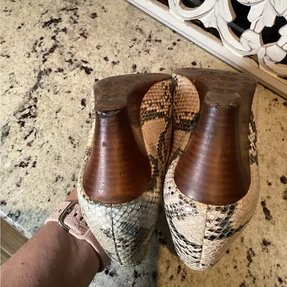 Tory Burch Julianne Snake Wedge Peep Toe Shoes Size 9