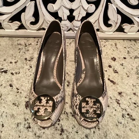Tory Burch Julianne Snake Wedge Peep Toe Shoes Size 9