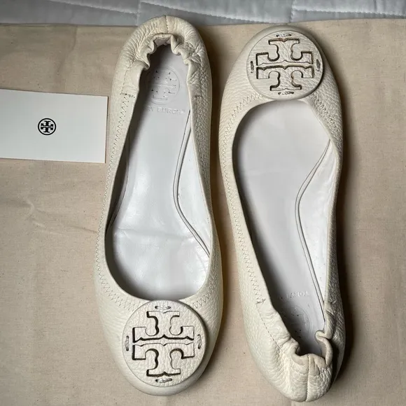 Tory Burch Logo Reva Ivory Cream Pebbled Leather Shoes Ballet Flats SZ 9.5 CHIC