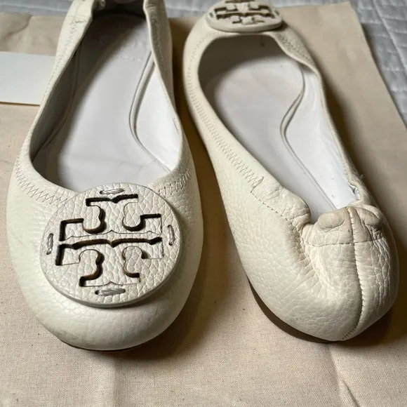 Tory Burch Logo Reva Ivory Cream Pebbled Leather Shoes Ballet Flats SZ 9.5 CHIC