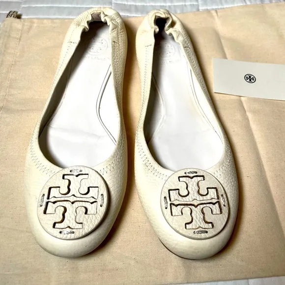 Tory Burch Logo Reva Ivory Cream Pebbled Leather Shoes Ballet Flats SZ 9.5 CHIC