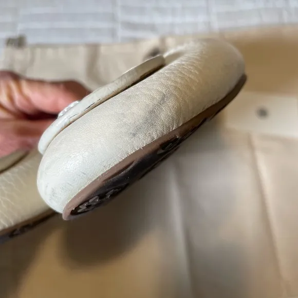 Tory Burch Logo Reva Ivory Cream Pebbled Leather Shoes Ballet Flats SZ 9.5 CHIC