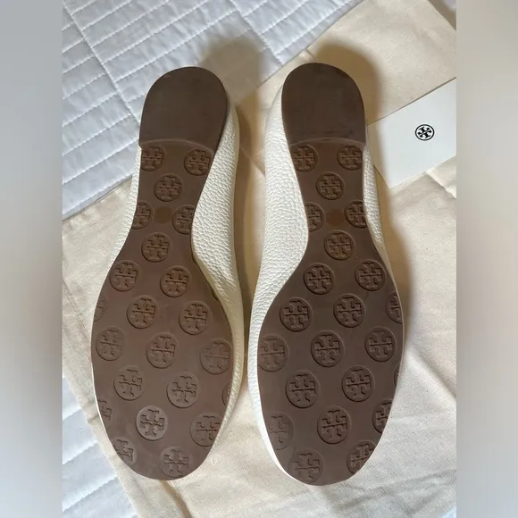 Tory Burch Logo Reva Ivory Cream Pebbled Leather Shoes Ballet Flats SZ 9.5 CHIC