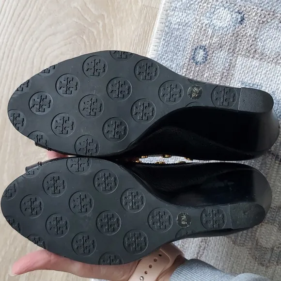 Tory Burch Nelson Leather Wedge Shoes Black With Gold Sz9.5