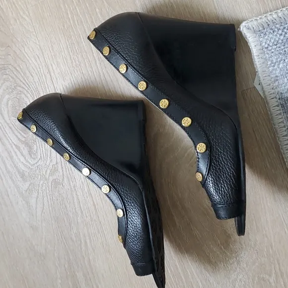 Tory Burch Nelson Leather Wedge Shoes Black With Gold Sz9.5