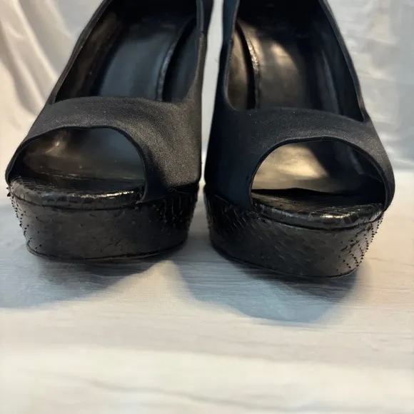 Tory Burch Peep Toe Heels   Dust Bag 6.5 Black