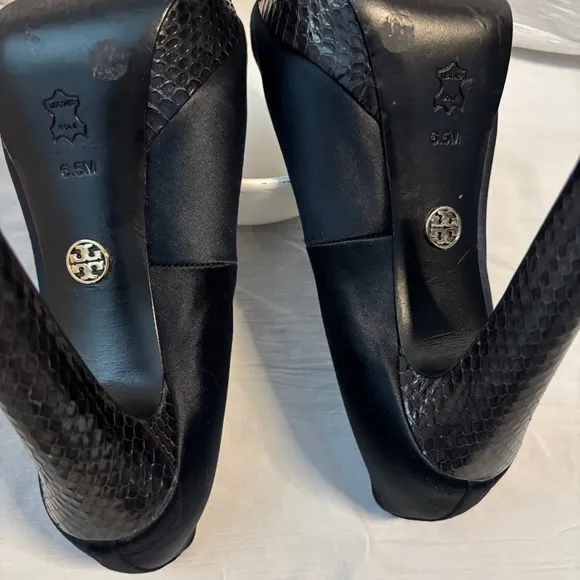 Tory Burch Peep Toe Heels   Dust Bag 6.5 Black