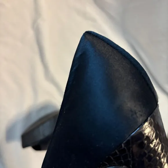 Tory Burch Peep Toe Heels   Dust Bag 6.5 Black