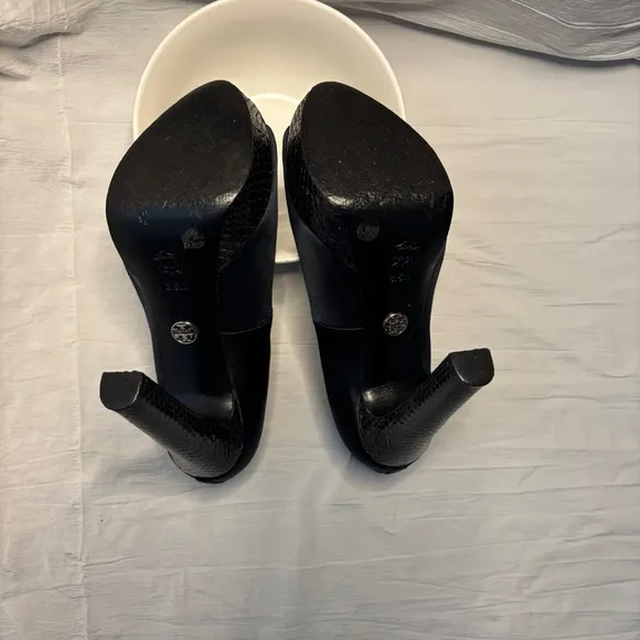 Tory Burch Peep Toe Heels   Dust Bag 6.5 Black