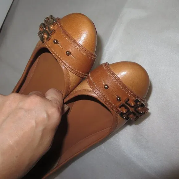 TORY BURCH SHOES FLATS Elina Ballet Flat Logo Camel Leather 7.5