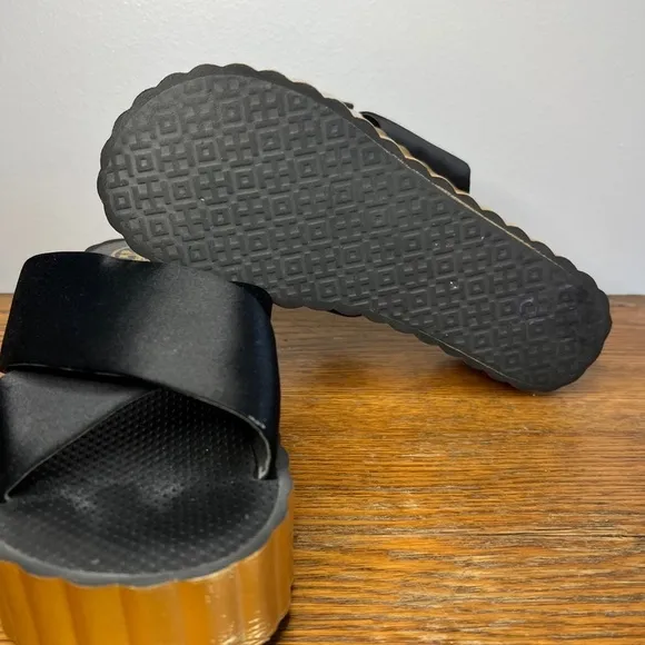 Tory Burch Size 9 • Black &amp; Gold Scallop Wedge Slip On Sandals.