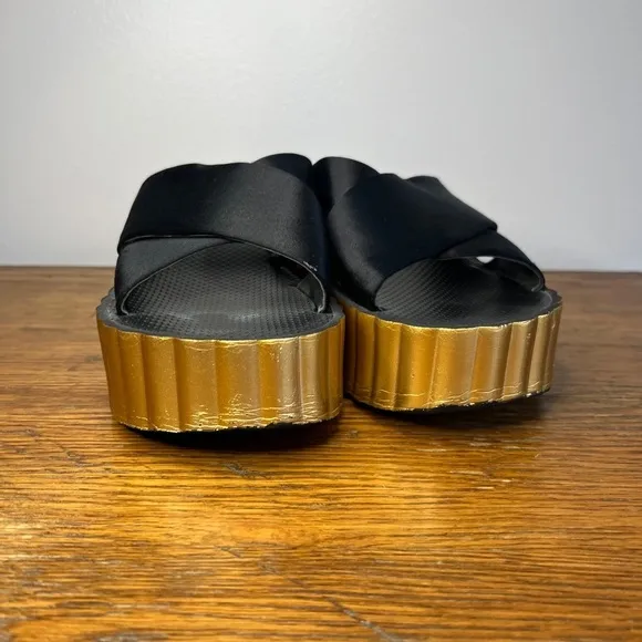 Tory Burch Size 9 • Black &amp; Gold Scallop Wedge Slip On Sandals.