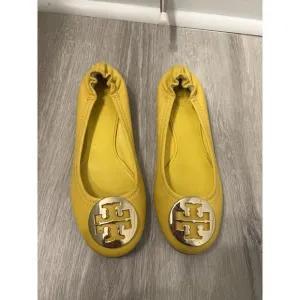 Tory Burch Women's Reva Ballet Flats Yellow Leather Gold Logo Size 6| slip on