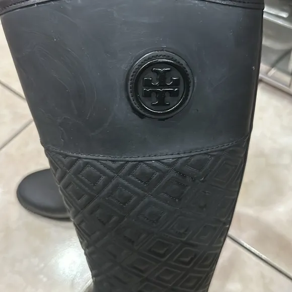 Toryburch rain boots 🥾 used a few times good condition size 7