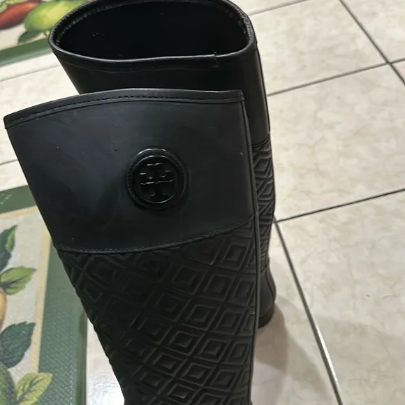Toryburch rain boots 🥾 used a few times good condition size 7