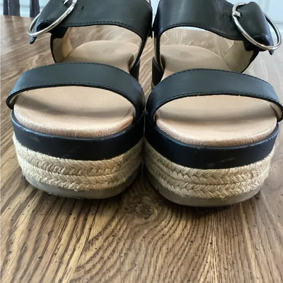 UGG April Leather Platform Black Sandals Size 7 1/2