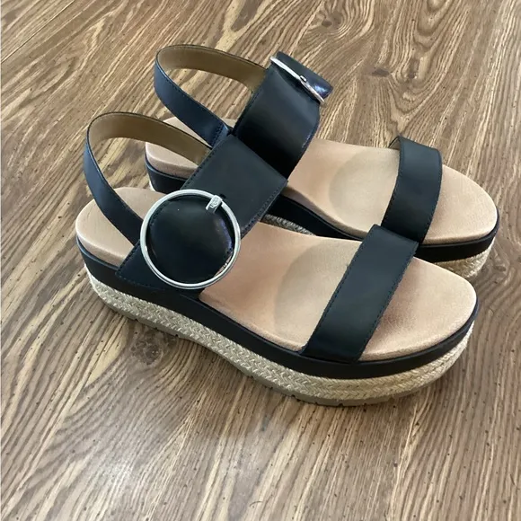 UGG April Leather Platform Black Sandals Size 7 1/2