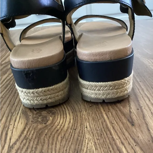UGG April Leather Platform Black Sandals Size 7 1/2