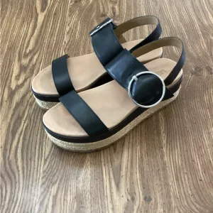 UGG April Leather Platform Black Sandals Size 7 1/2