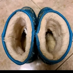 Ugg boots size 4