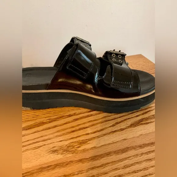 UGG Cammie Black Patent Leather Platform Sandals Buckle Slide wedge summer 7