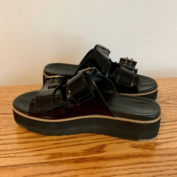 UGG Cammie Black Patent Leather Platform Sandals Buckle Slide wedge summer 7