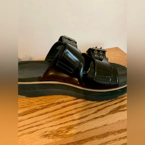 UGG Cammie Black Patent Leather Platform Sandals Buckle Slide wedge summer 7