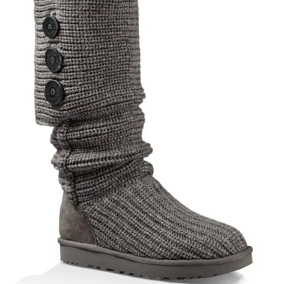 UGG Cardy 5649 soft brown knit with wooden 2 button boots Kids  ladies Size 4