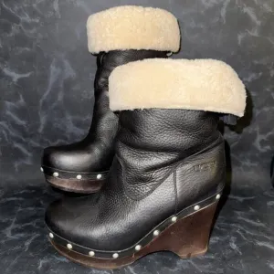 UGG Carnegie Black Nubuck Leather Wooden Wedge Heel Boots Womens Size 6