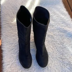 Ugg Cary suede nubuck boots black. New without box. Size 7