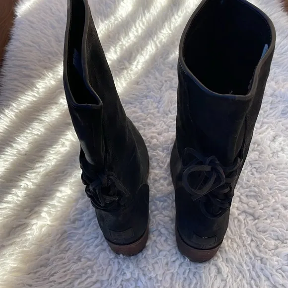 Ugg Cary suede nubuck boots black. New without box. Size 7