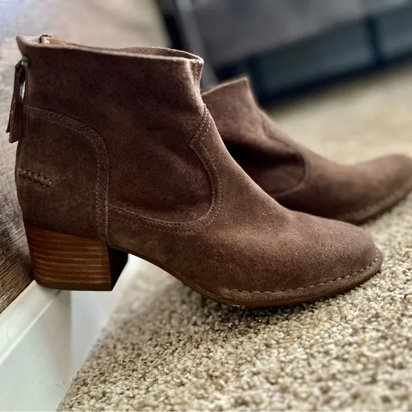 UGG‎ Chelsea leather suede ankle boots women size 8 brown