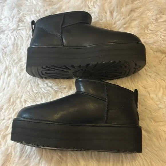 UGG Classic Ultra Mini Platform Leather Boots, Black, Size 10