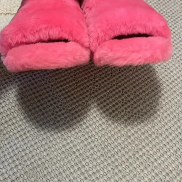 UGG Fluff Yeah Pink Faux Fur Slide Platform Slipper Sandals Sz 8