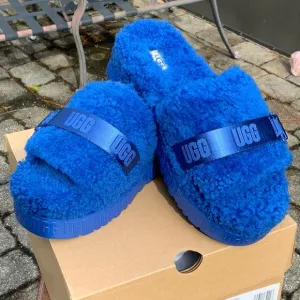 UGG FLUFFITA BLUE PLATFORM SANDALS, SIZE 10, NEW IN BOX