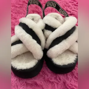 UGG Fluffy Fluff Disco Cross Slide SlipperBlack and White Platform Sandals 8